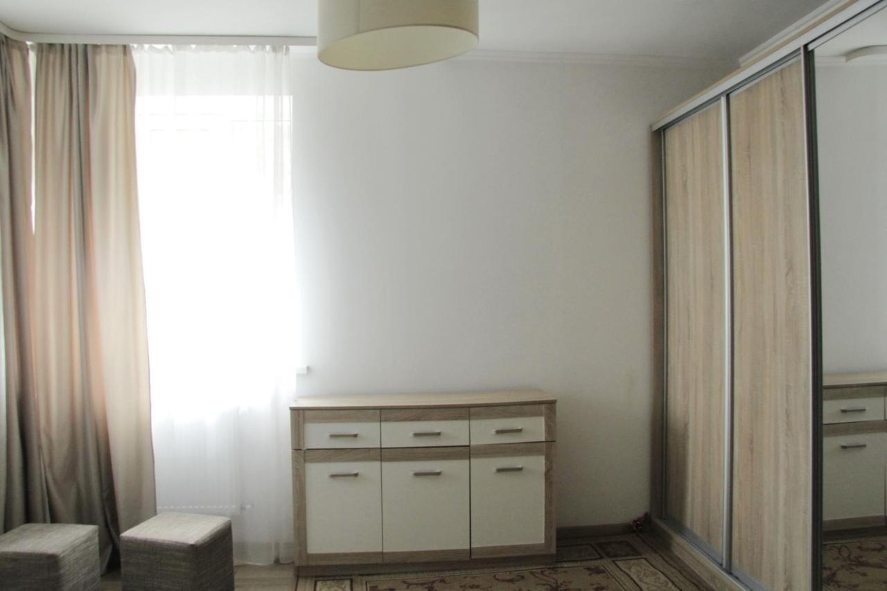 Flat In Cottage Close To The Centre Parking, Wifi, Bbq Lviv Exteriör bild